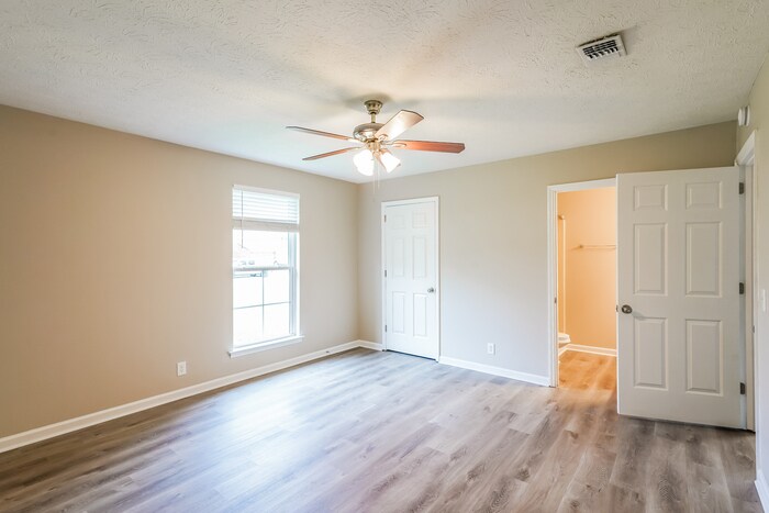 Building Photo - 105 Bordeaux Ct