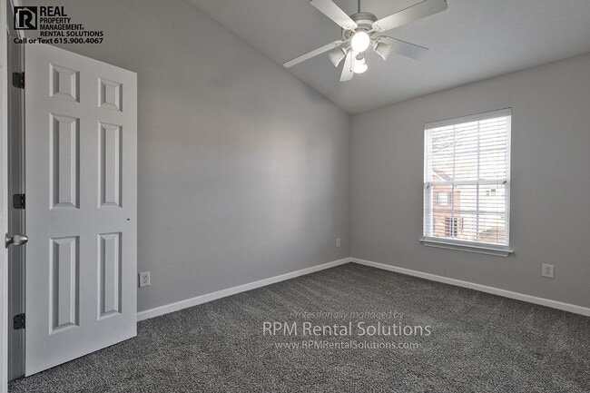 Building Photo - Amazing Smyrna 3BR townhome END-UNIT, just 1 mile from I-24!