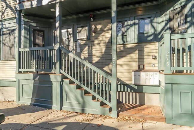 Building Photo - 275-277 River St
