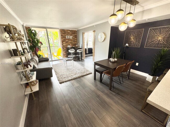 Building Photo - 520 SE 5 Ave