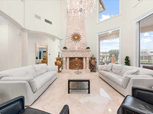 Building Photo - 3030 NE 45th St