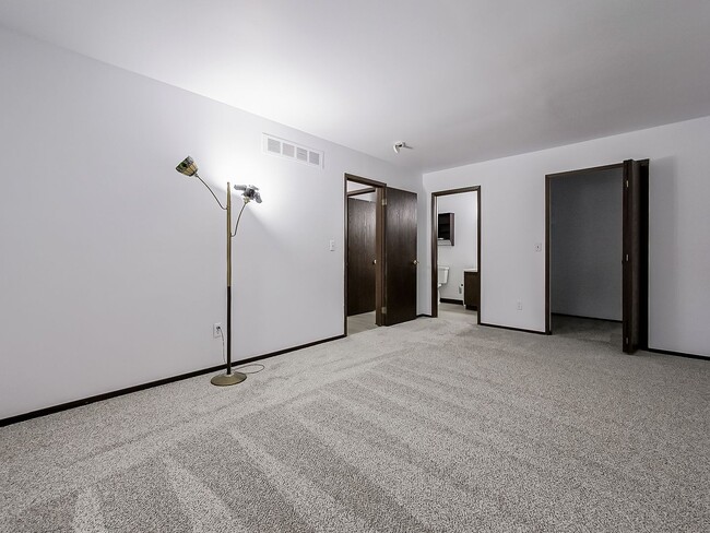 Building Photo - COMING SOON! Charming and Comfortable Living on Bayview Drive