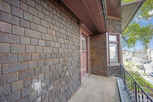 Building Photo - 2316 Buena Vista Ave