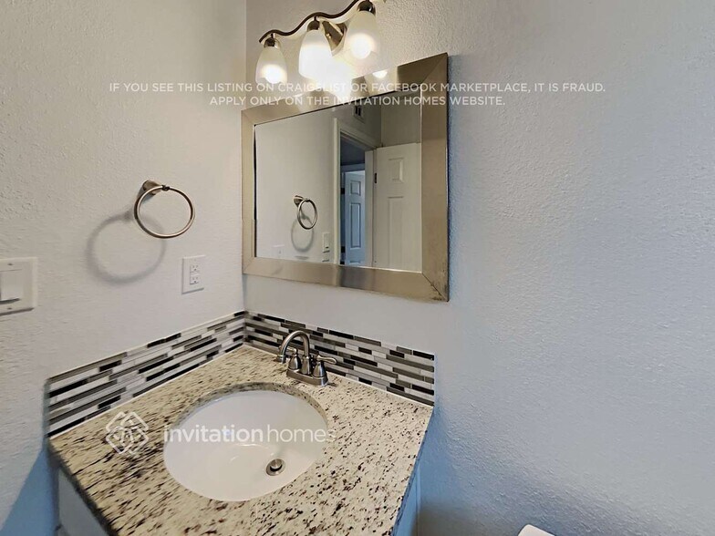 Building Photo - 505 E Hermosa Dr