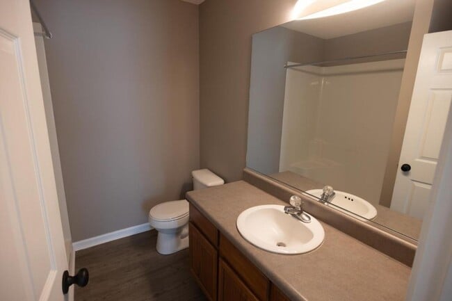 Building Photo - 130 Hawthorne Oaks Way