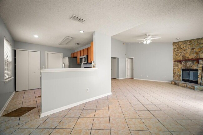 Building Photo - Charming 3-Bedroom, 2-bathroom Gem Awaits!
