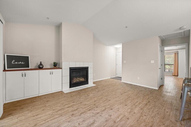 Building Photo - 3839 Dry Creek Dr