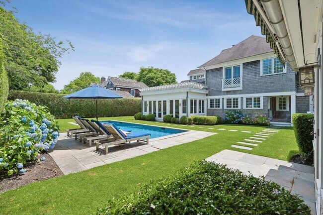 Building Photo - 121 Post Ln