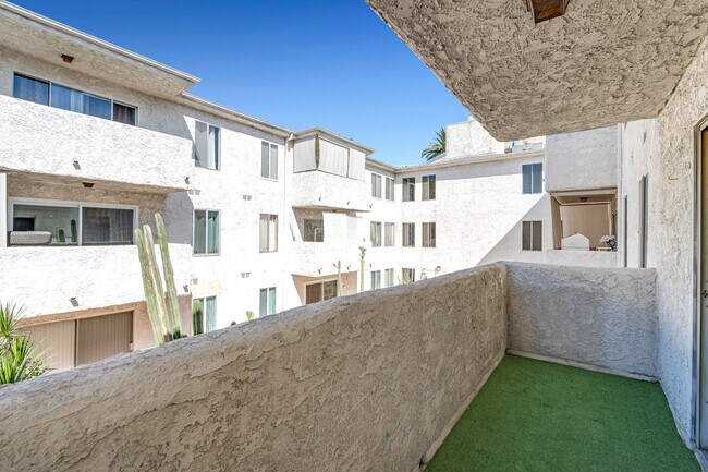 Building Photo - 1422 Rock Glen Ave