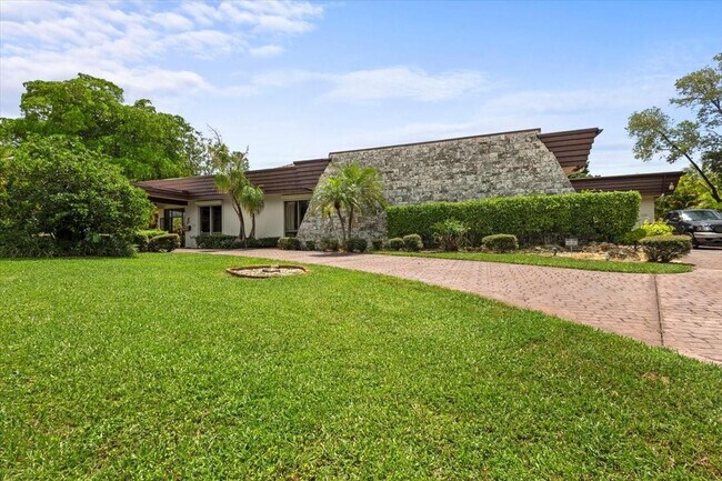 Primary Photo - 5304 Woodlands Blvd