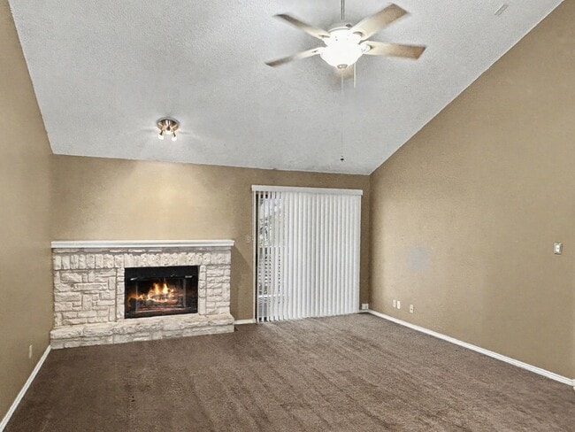 Building Photo - Charming 2BR Condo with Vaulted Ceilings, Fireplace & Pool Access