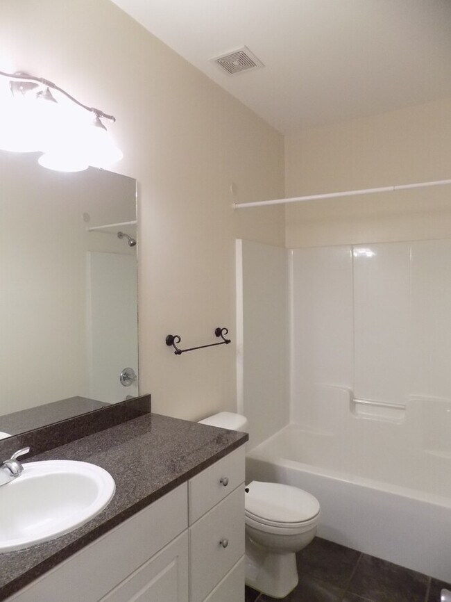 Building Photo - Earlewood-Offering Self Guided Tour with RENTLY!