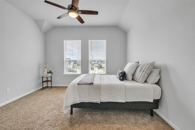 Building Photo - Beautifully maintained 2-story home in the desirable Camillo Lakes community, offering 3 bedrooms...