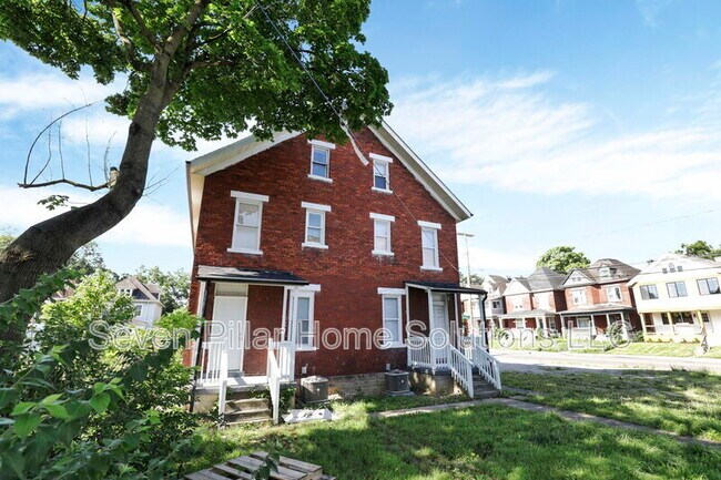 Building Photo - 1544 Granville St