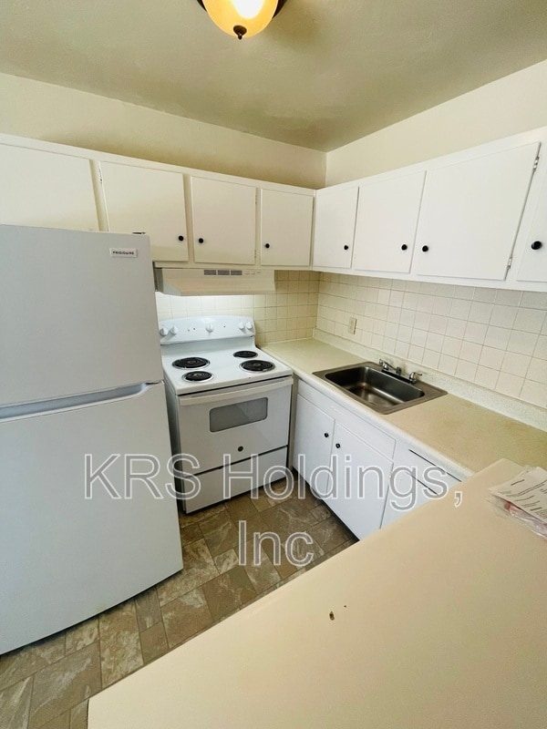 Building Photo - 946 W Ocean View Ave