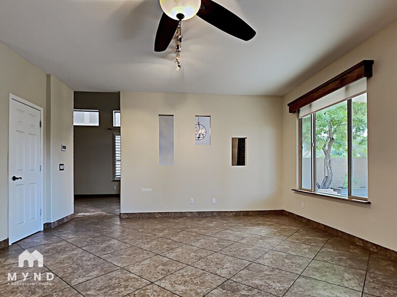 Building Photo - 3719 W Fallen Leaf Ln