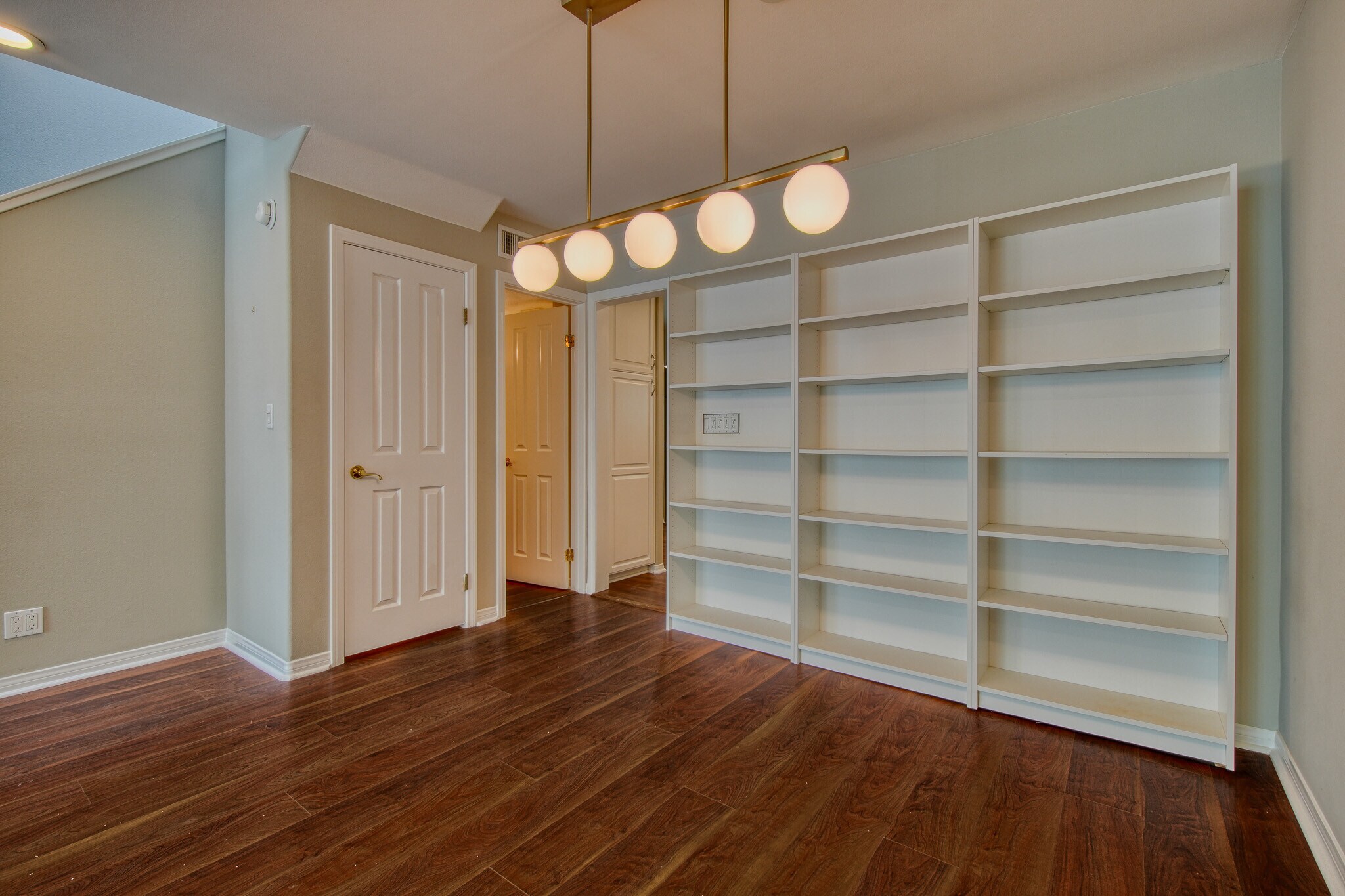 Building Photo - 14101 Dickens St