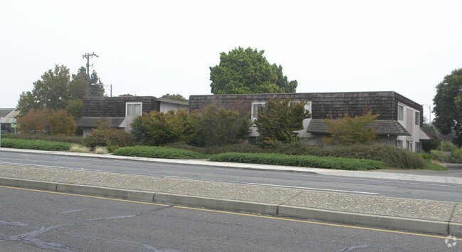 Building Photo - 4400 Thornton Ave