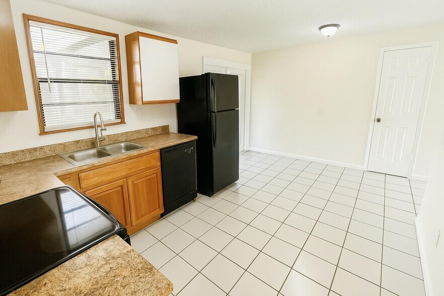 Building Photo - 3313 Plaza Pl