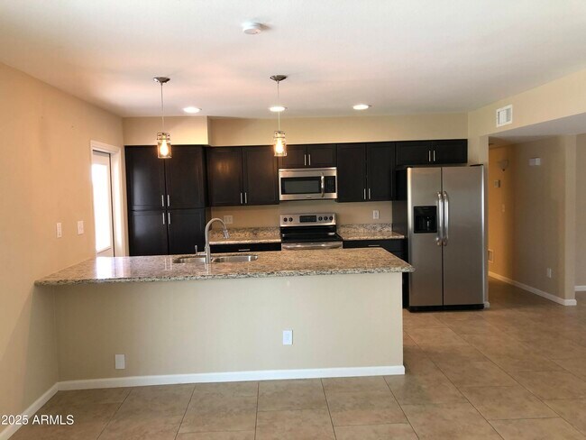 Building Photo - 2923 W Evans Dr