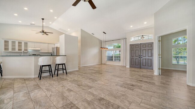 Building Photo - 4-Bedroom Home with Pool in Eastlake Commu...
