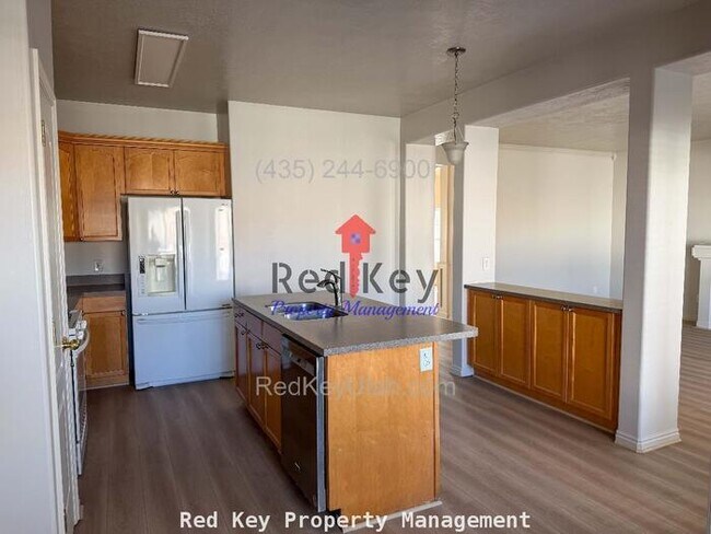 Building Photo - 1380 Single Family Home