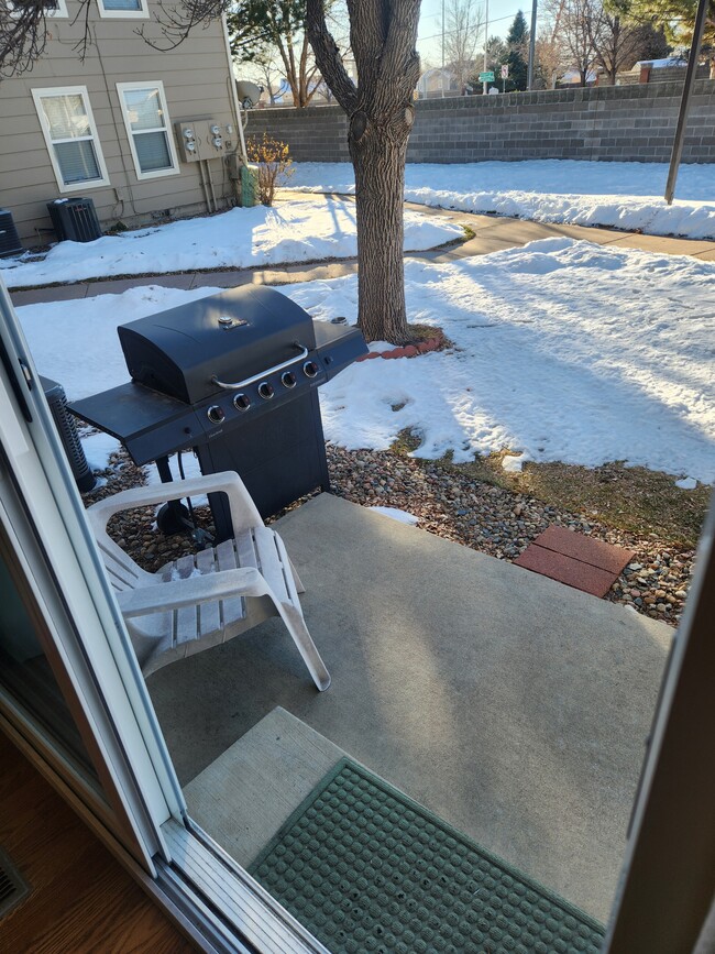 Building Photo - 4965 Universal Heights