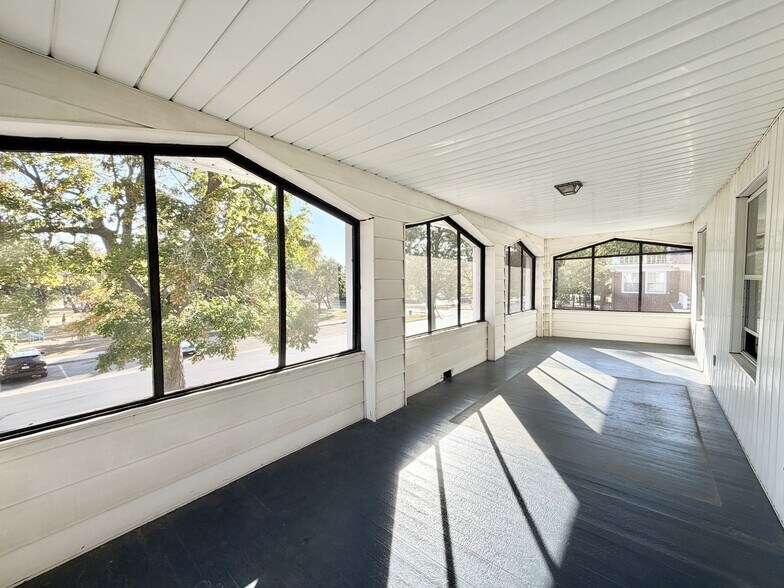 Building Photo - 715 Bushnell St