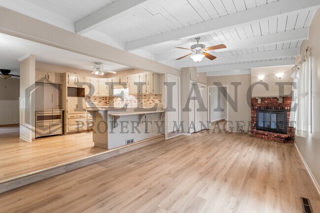 Building Photo - 913 N Wilbur Ln