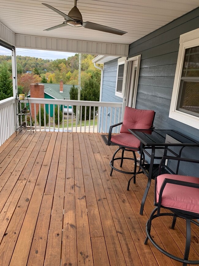 Building Photo - 207 Riverside View Dr