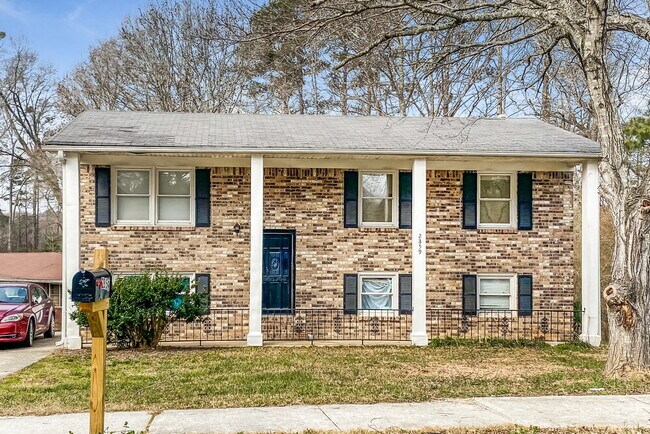 Primary Photo - 2859 Carriage Ln