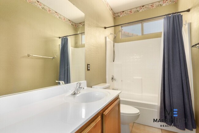 Building Photo - 4Bed/2Bath House at Greenway Rd/175th Ave!...