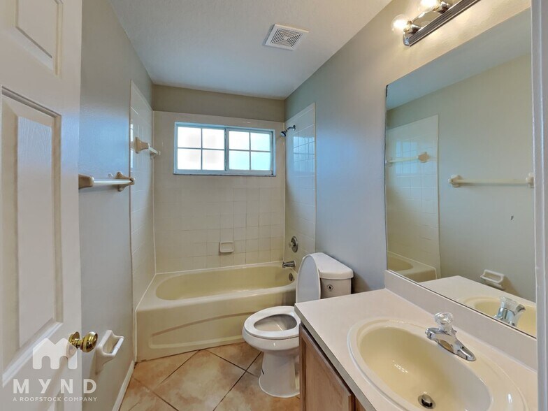 Building Photo - 4852 Barchetta Dr