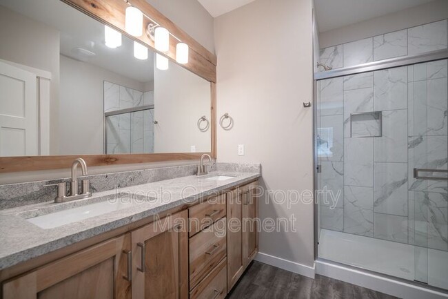 Building Photo - 1801 Jennie Lee Dr