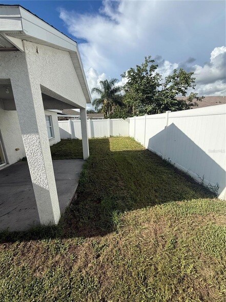 Building Photo - 11422 Crestlake Village Dr