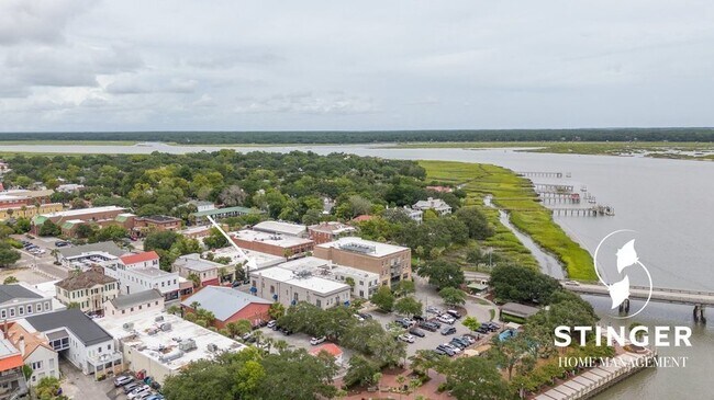 Building Photo - 700 Bay St