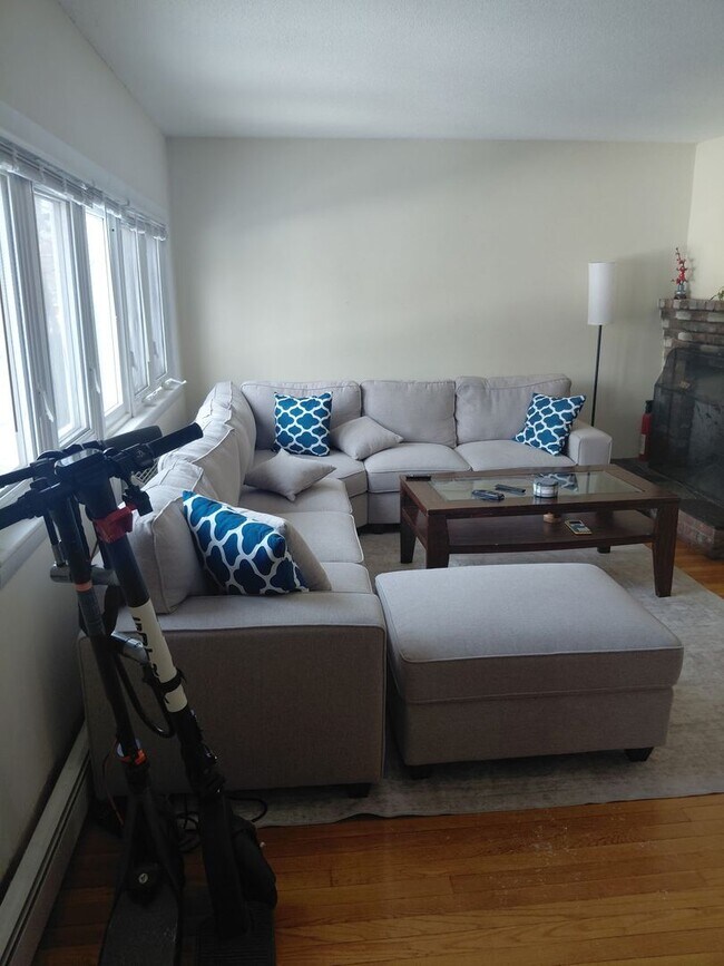 Building Photo - Nicely renovated 3 bed near BU for September 1!