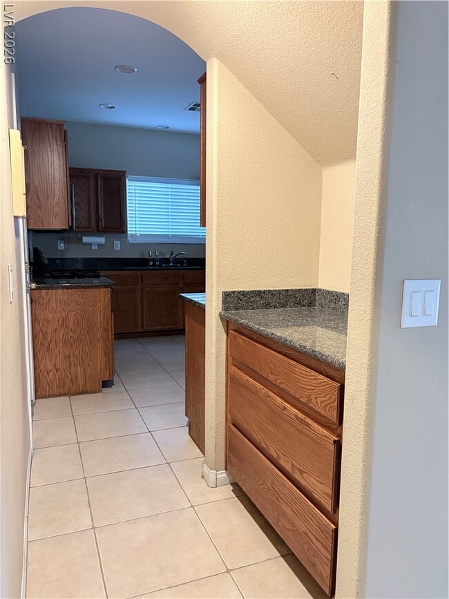 Building Photo - 5014 Golden Antelope Way