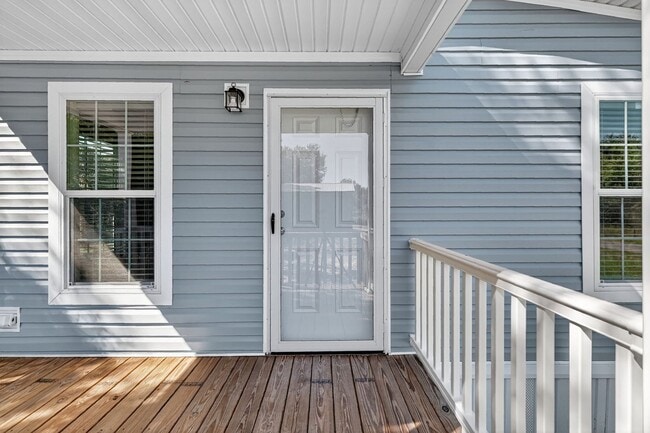 Building Photo - Brand-New Home on Canal to Lake Griffin – Available Now!