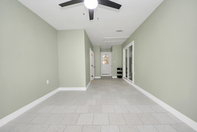 Building Photo - 6214 Diamond Ct