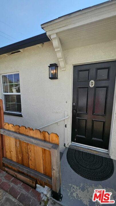 Building Photo - 2615 Edgehill Dr
