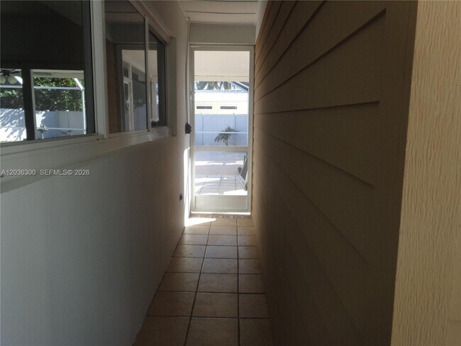 Building Photo - 1565 Thumb Point Dr