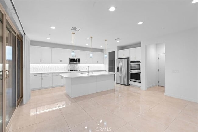 Building Photo - 35963 Bertain Dr