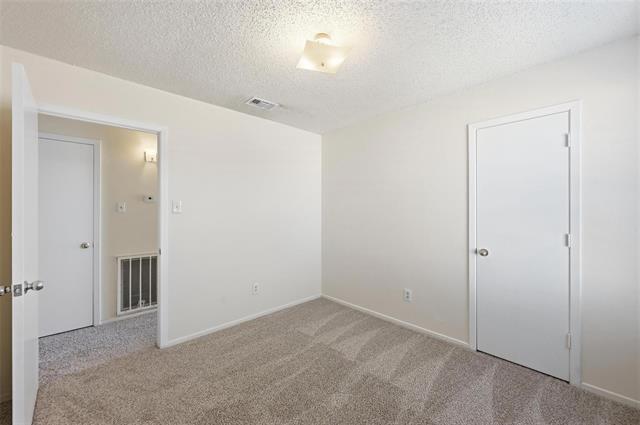 Building Photo - 504 Kings Way Dr