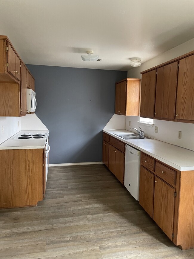 Building Photo - 904 W Oklahoma Ave