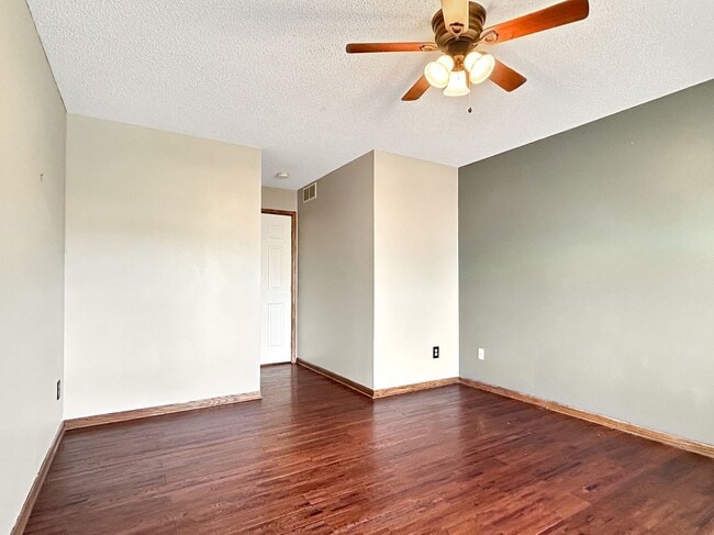 Building Photo - 13821 Edgewood Ave