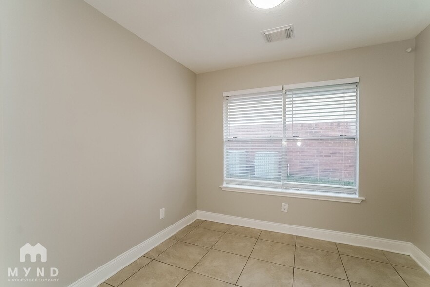 Building Photo - 12035 Thornecrest Dr