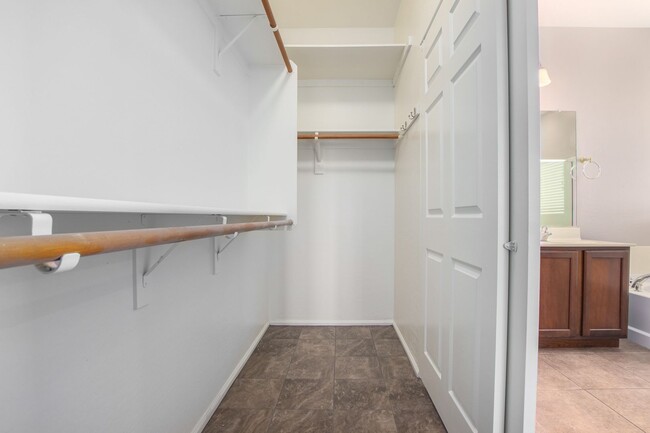 Building Photo - Check out this 3 bed/2 bath LARGE CORNER LOT!