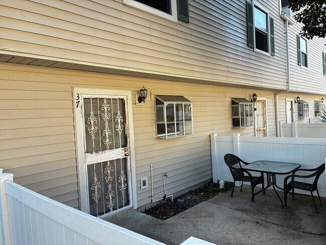 Building Photo - 111 E 1st St