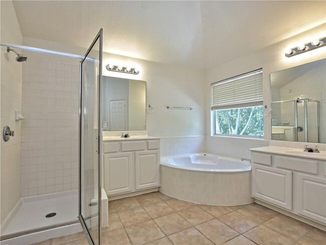 Building Photo - 1817 Chasewood Dr